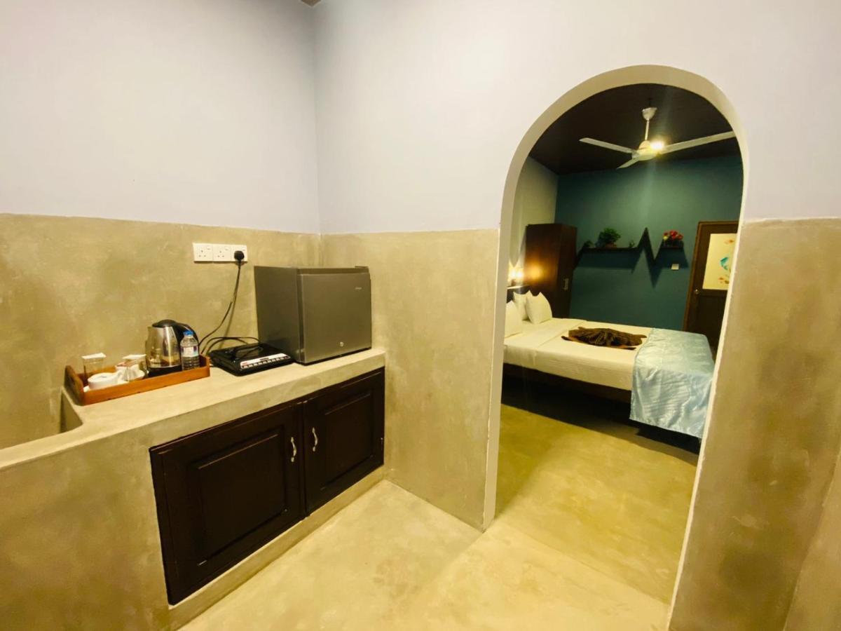 Hotel Hybrid *