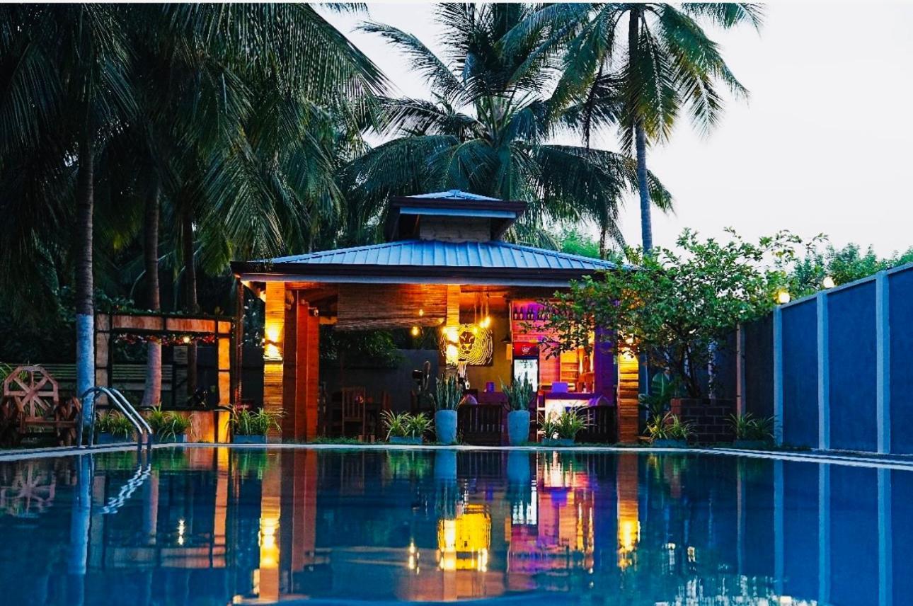 Hybrid Hotel Nilaveli